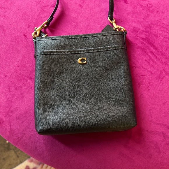 Kitt Messenger Crossbody Bag - Evergreen - Picture 1 of 4
